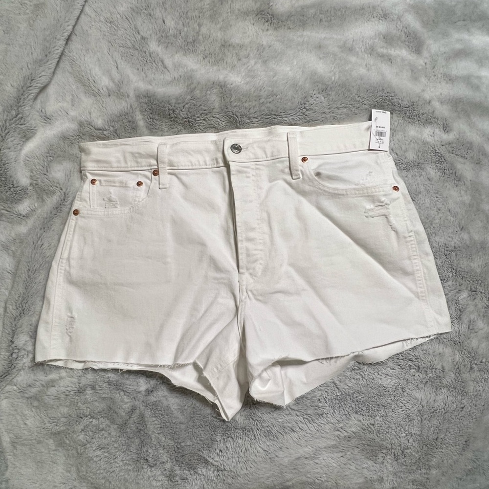 NWT Gap high rise shorts 33/16R